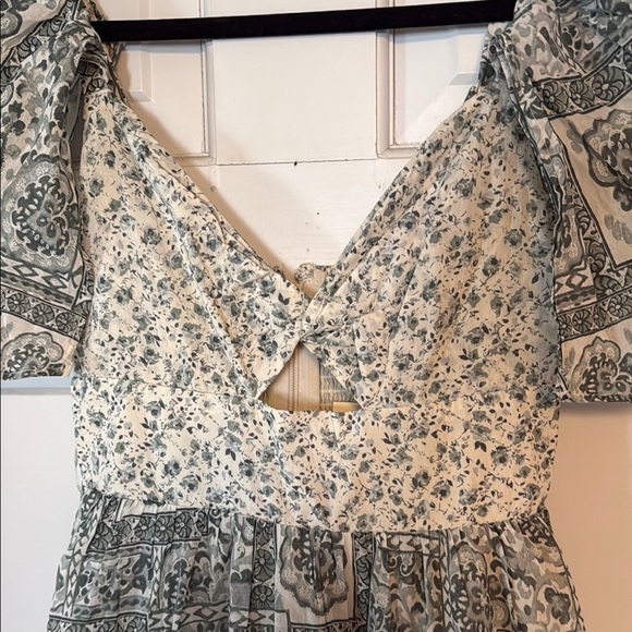 Abercrombie & Fitch Twist-Front Tiered Maxi Dress - Picture 3 of 5